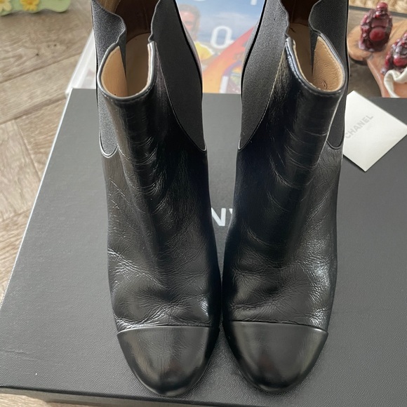 CHANEL black patent leather boots. PRICE FIRM - Picture 4 of 10